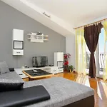 Apartment By The Sea Pisak, Omis - 18141 *