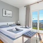 Apartment By The Sea Pisak, Omis - 18141 *