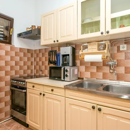 Apartment By The Sea Pisak, Omis - 18141 *